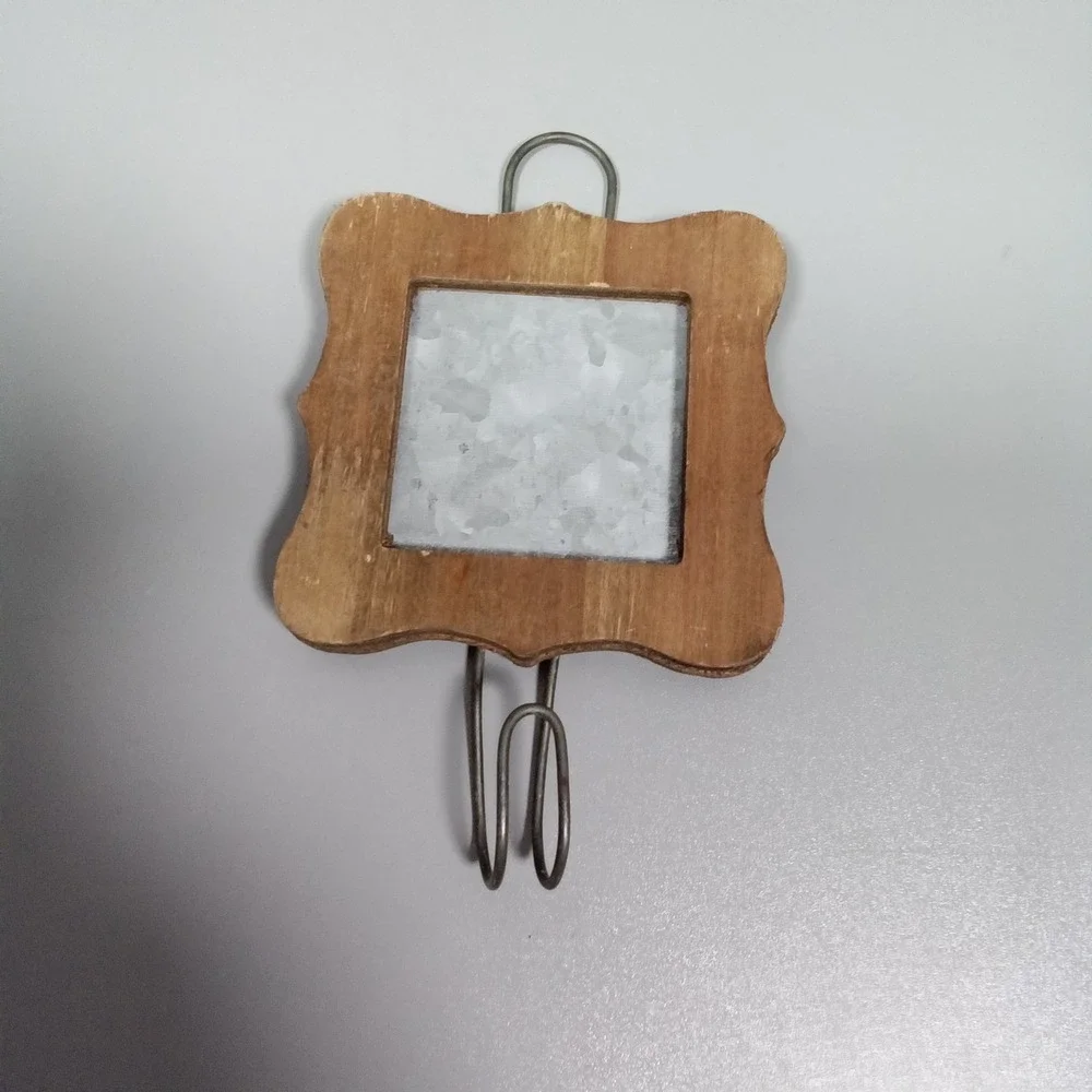 Rustic Farmhouse Wood and Galvanized Metal Wall Hook Scalloped Frame Decor‎